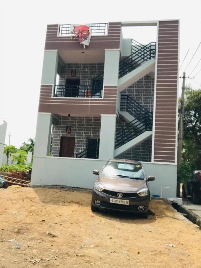 Veeru Homestay Hosapete Exteriör bild