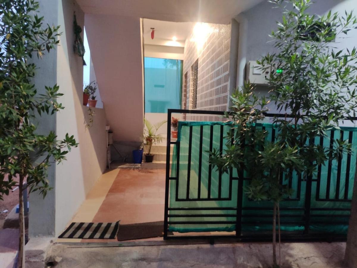 Veeru Homestay Hosapete Exteriör bild