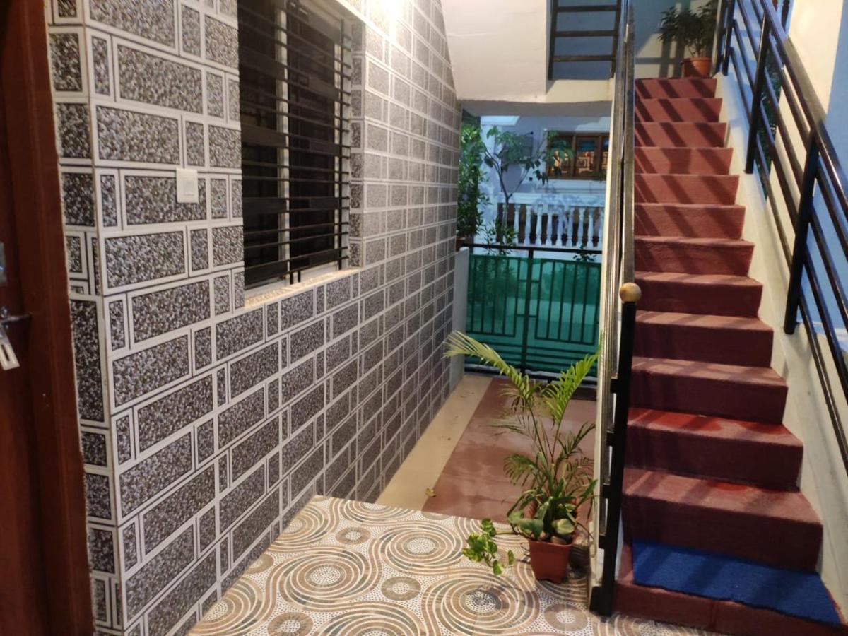 Veeru Homestay Hosapete Exteriör bild