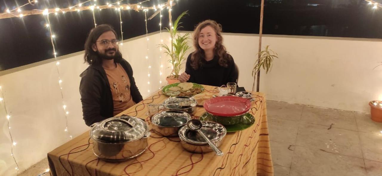 Veeru Homestay Hosapete Exteriör bild