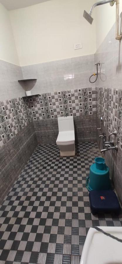 Veeru Homestay Hosapete Exteriör bild
