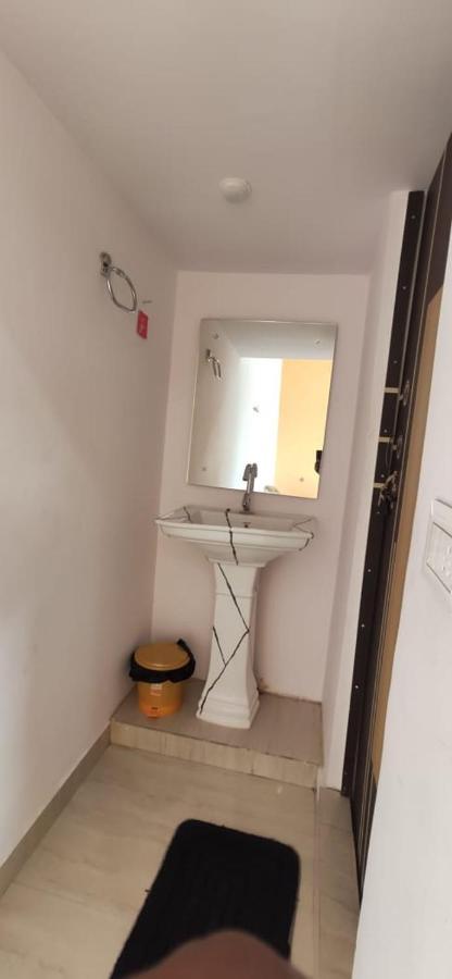 Veeru Homestay Hosapete Exteriör bild