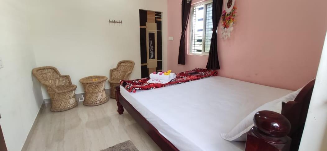 Veeru Homestay Hosapete Exteriör bild